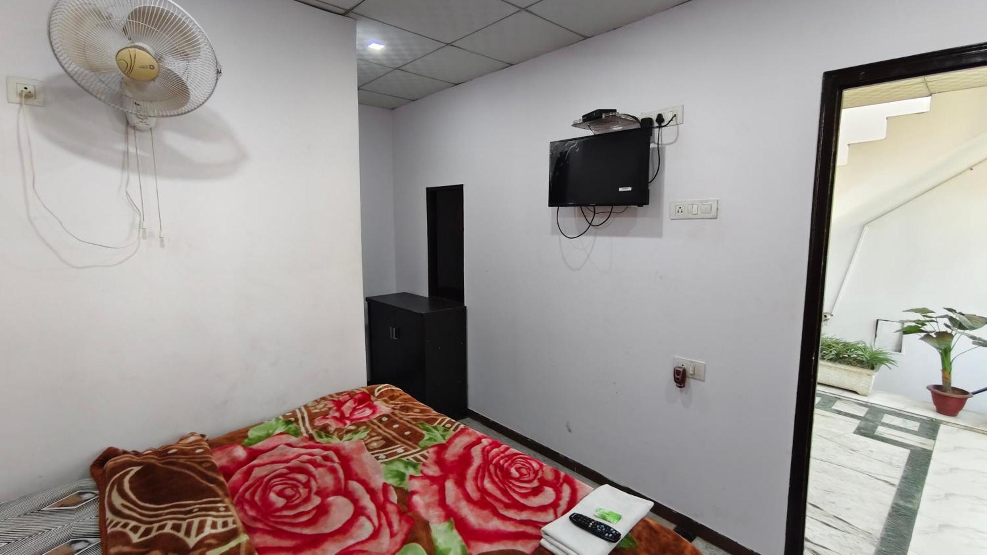 Rajdhani Guest House Faridabad Exterior photo